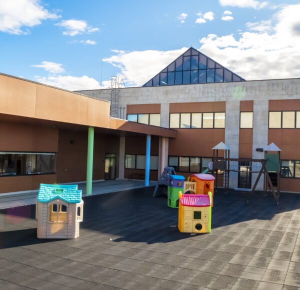 COLEGIO MIRAFLORES